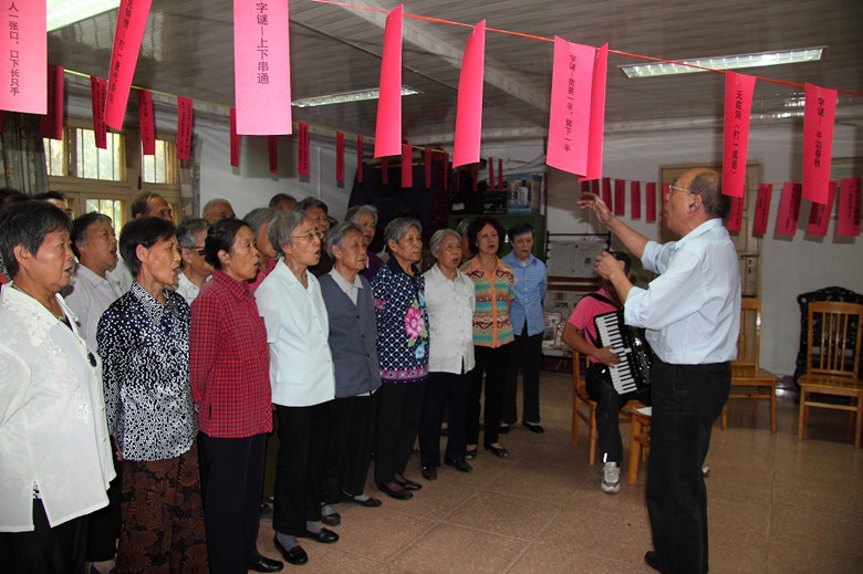 我所舉行“歡度重陽(yáng)節(jié)”敬老活動(dòng)
